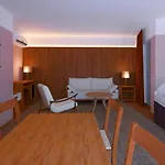 The Exchange 3*