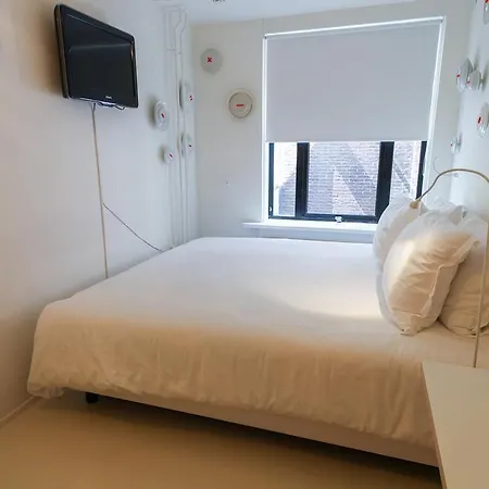 The Exchange 3*