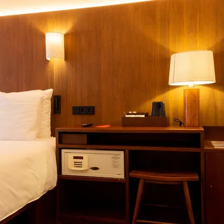 The Exchange 3*