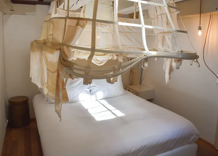 ذي إكستشينج فندق 3*