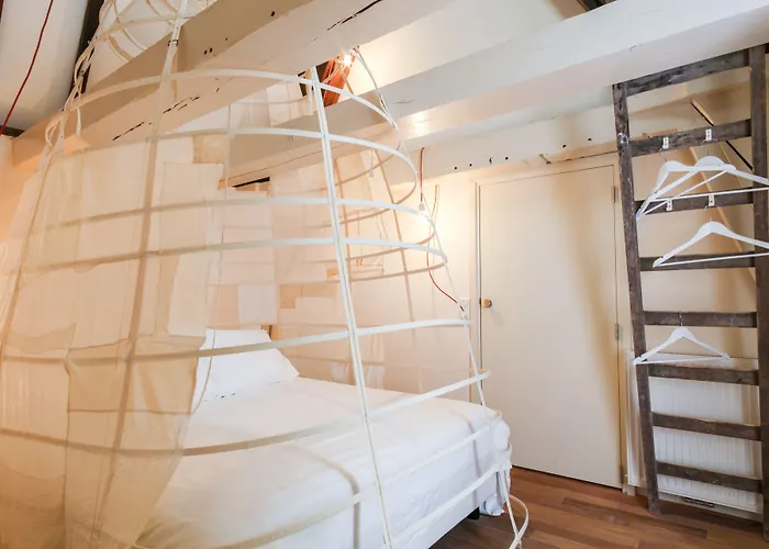 מלון The Exchange 3*